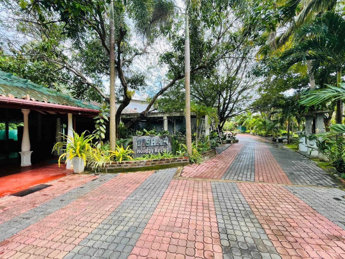 Tishan Holiday Resort Полоннарува Екстер'єр фото