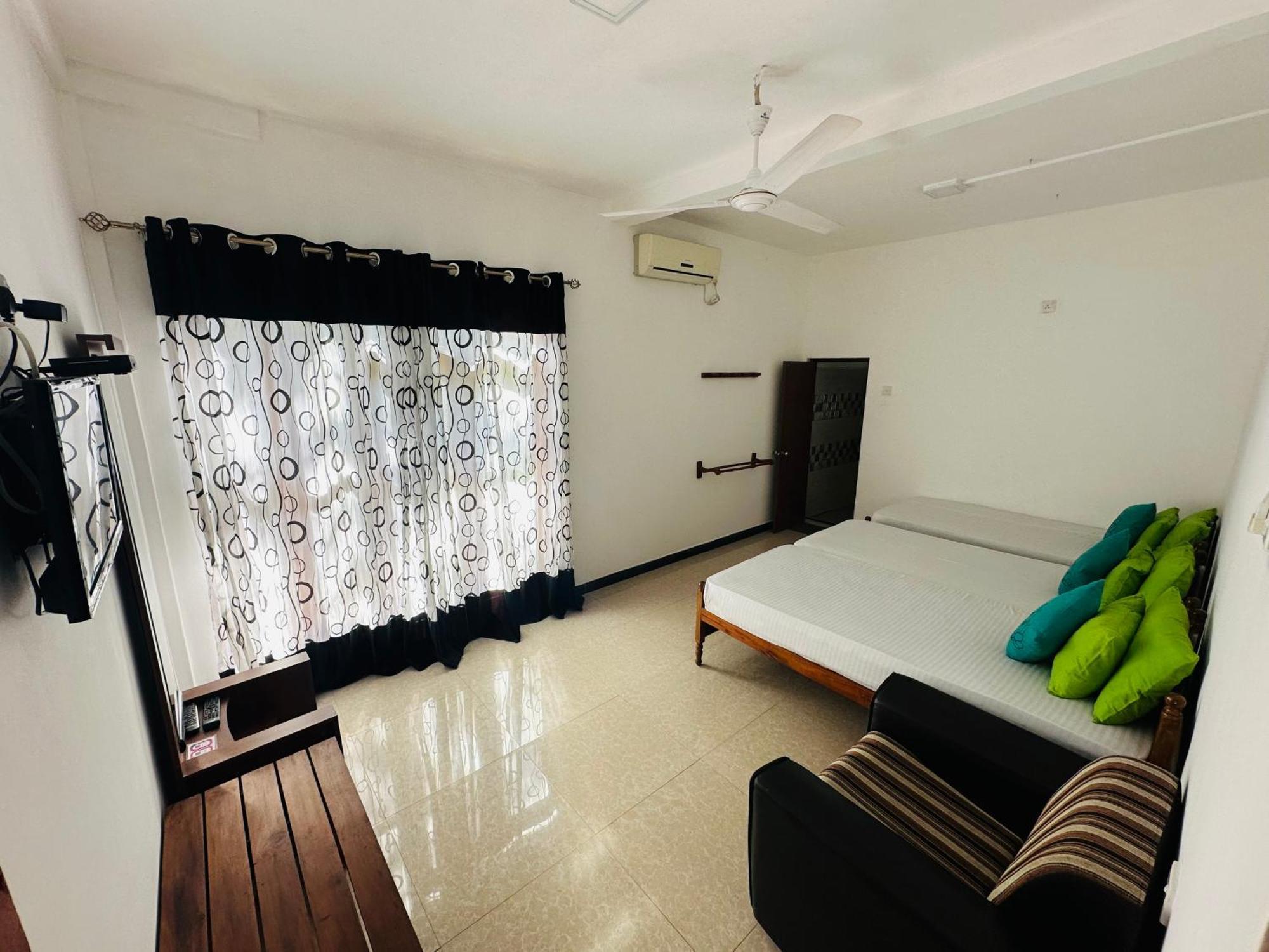 Tishan Holiday Resort Полоннарува Номер фото