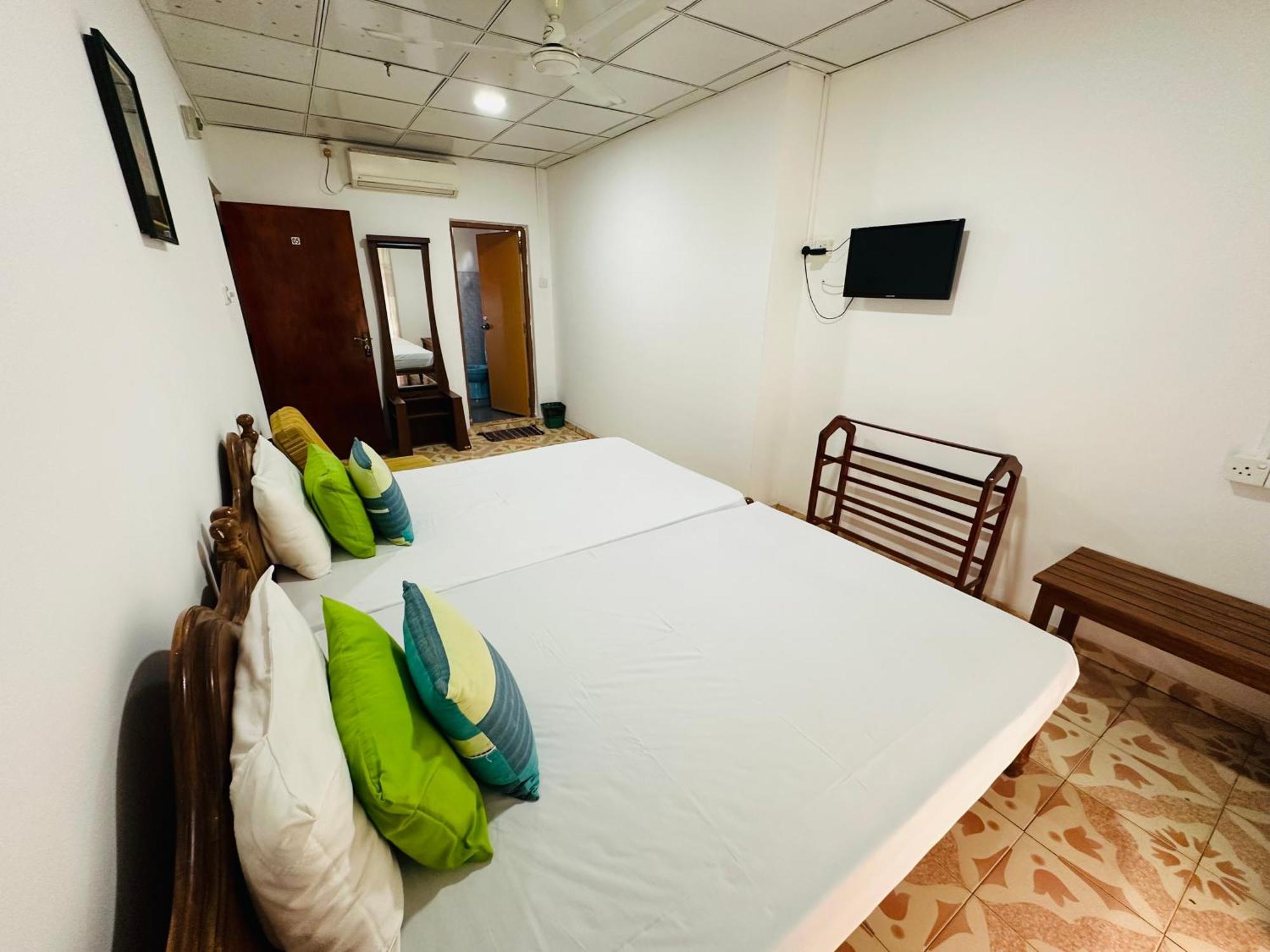 Tishan Holiday Resort Полоннарува Екстер'єр фото